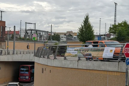 Magdeburg ZOB © Landeshauptstadt Magdeburg aufjepasst-Spannbanner „Rücksicht ist der beste Schutz“ an der ZOB-Tunneleinfahrt.